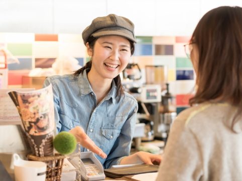 学歴不問のサービス業おすすめ職種｜中卒・高卒でもOK